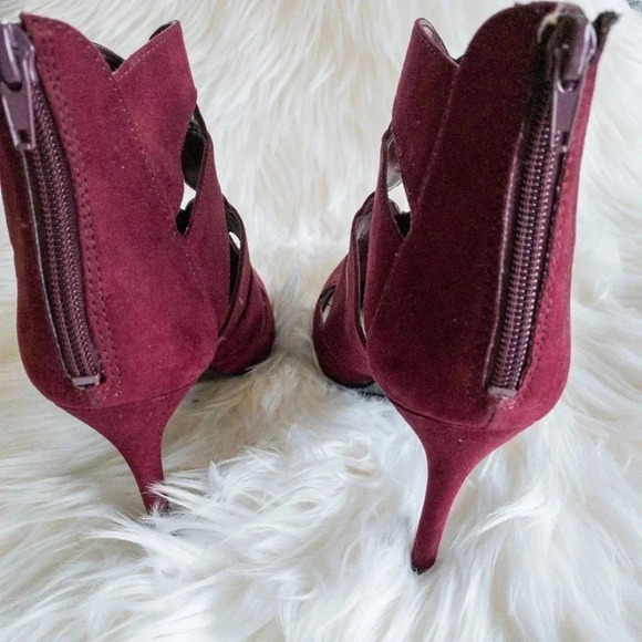 Nine West Fuschia Heels - Picture 2 of 3